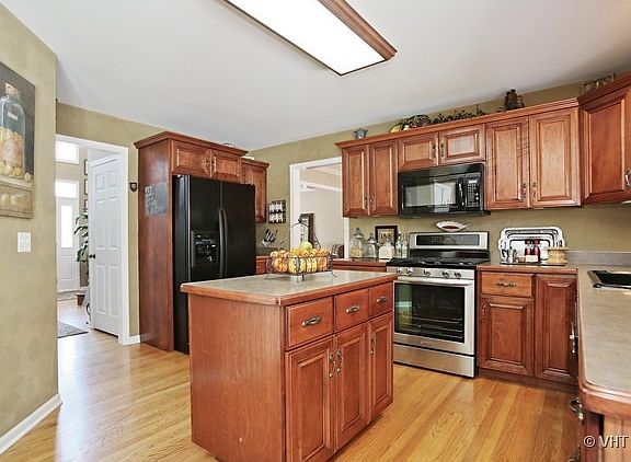 3rd image of 119 Woodlet Ln