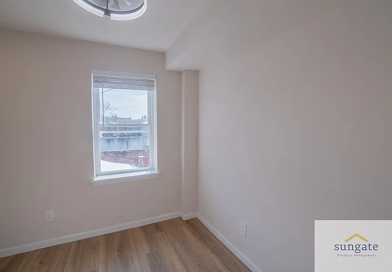 1911 Eastern Ave — Photo 20
