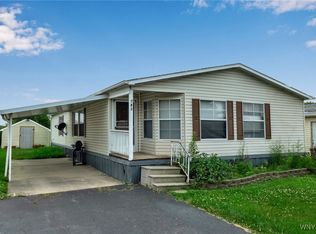 583 Evergreen Dr, Lyndonville, NY