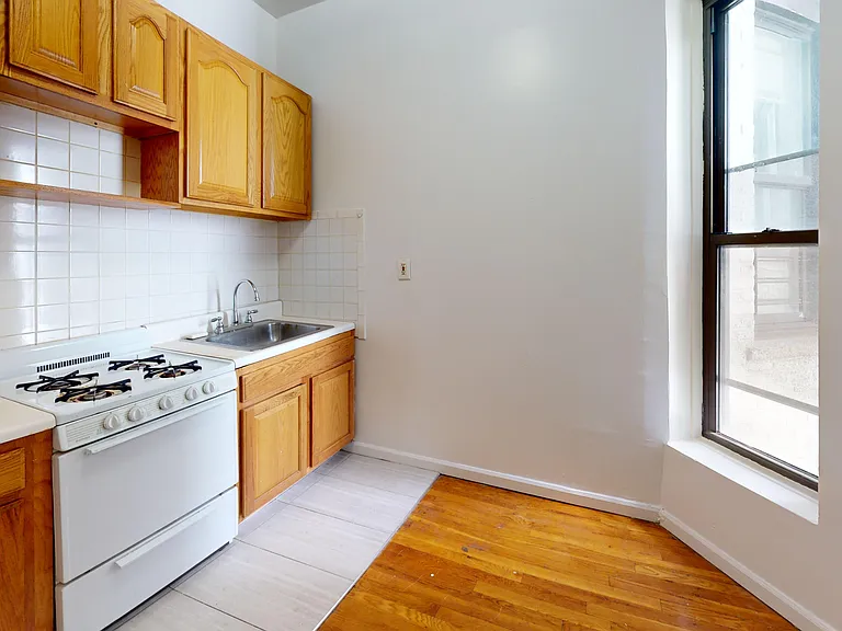 1443 York Ave #4N — Photo 7