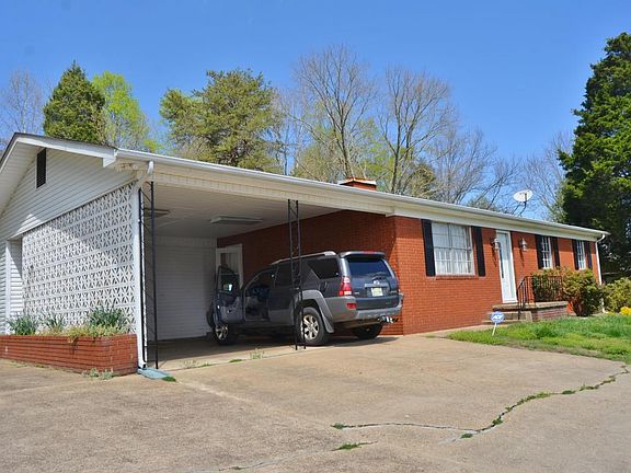 3rd image of 121 Westwood Dr