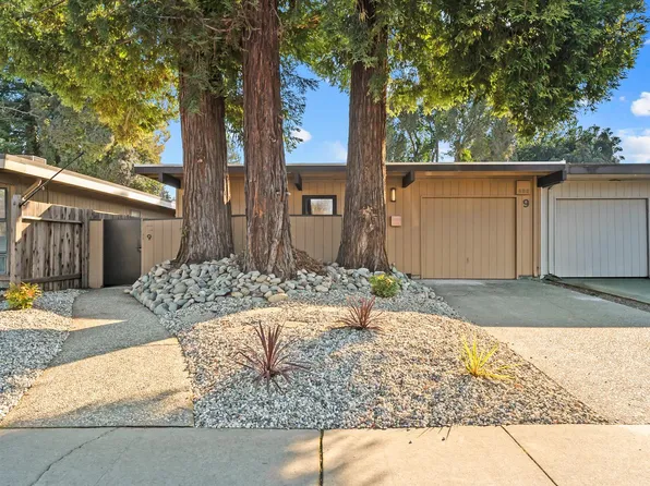 9 Blue Heron Ct, Sacramento, CA 95833