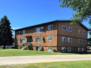 911 Western Rd APT 8, Wahpeton, ND 58075