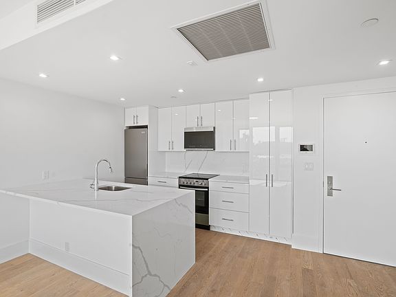 5th image of 14-27 28th Ave #403