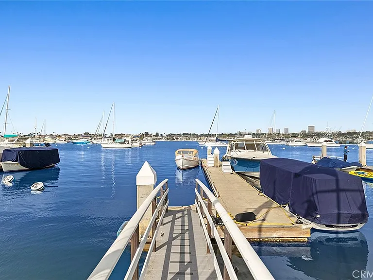 1202 E Balboa Blvd — Photo 4