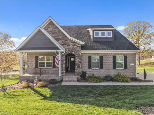 8002 Hacker Dr, Stokesdale, NC 27357