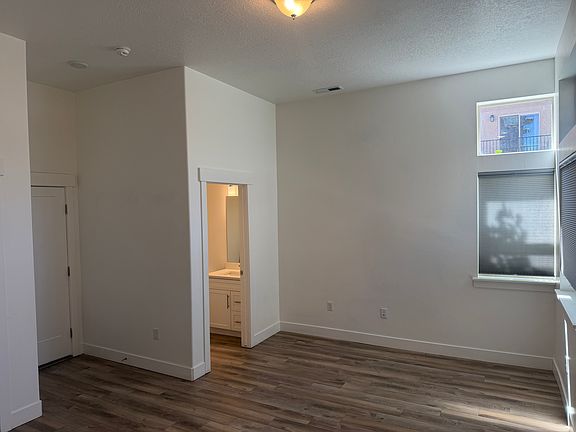 4th image of 38 W Beebe Ln