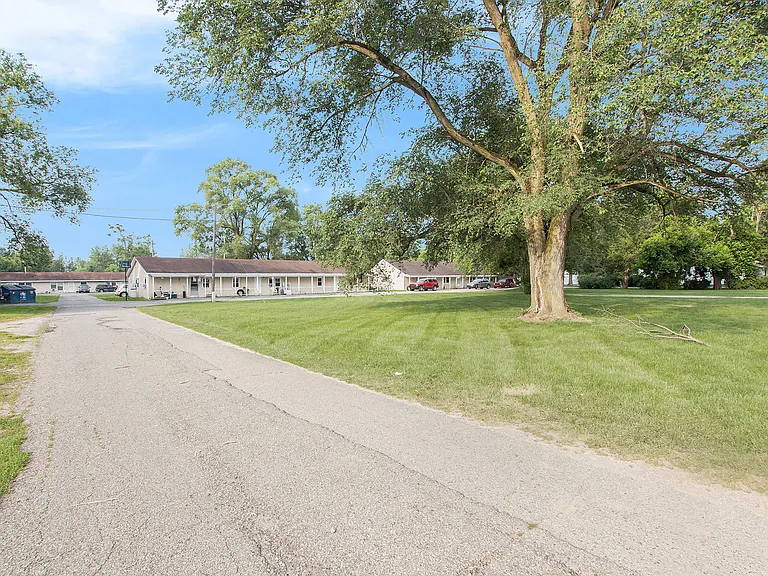 2 bed, 1.0 bath, $800 — Photo 12