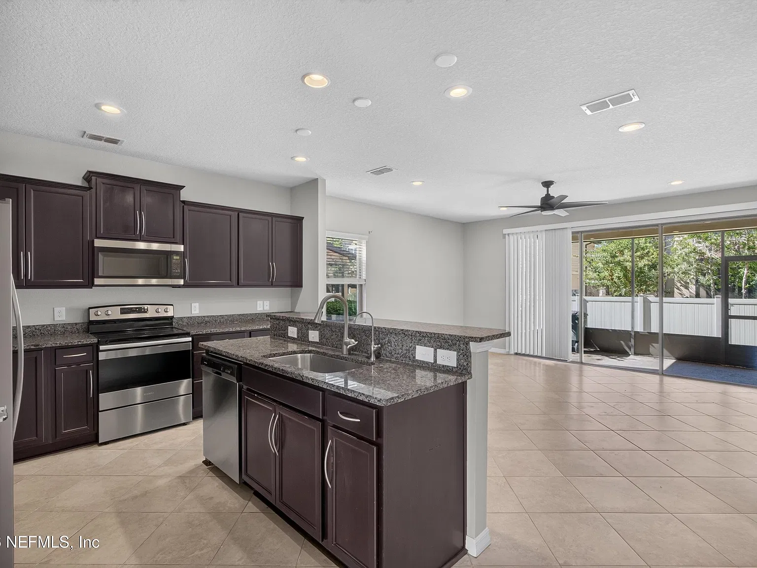 3 bed, 2.5 bath, 1516 sqft, $2,300 — Photo 4