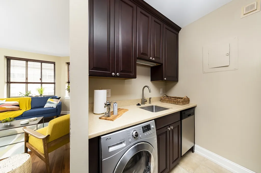 222 Rittenhouse — Photo 3
