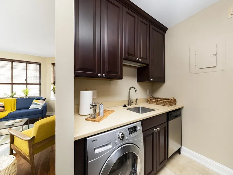222 Rittenhouse — Photo 3