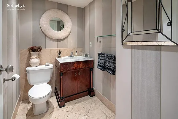 Sold by Sotheby's International Realty | media 11