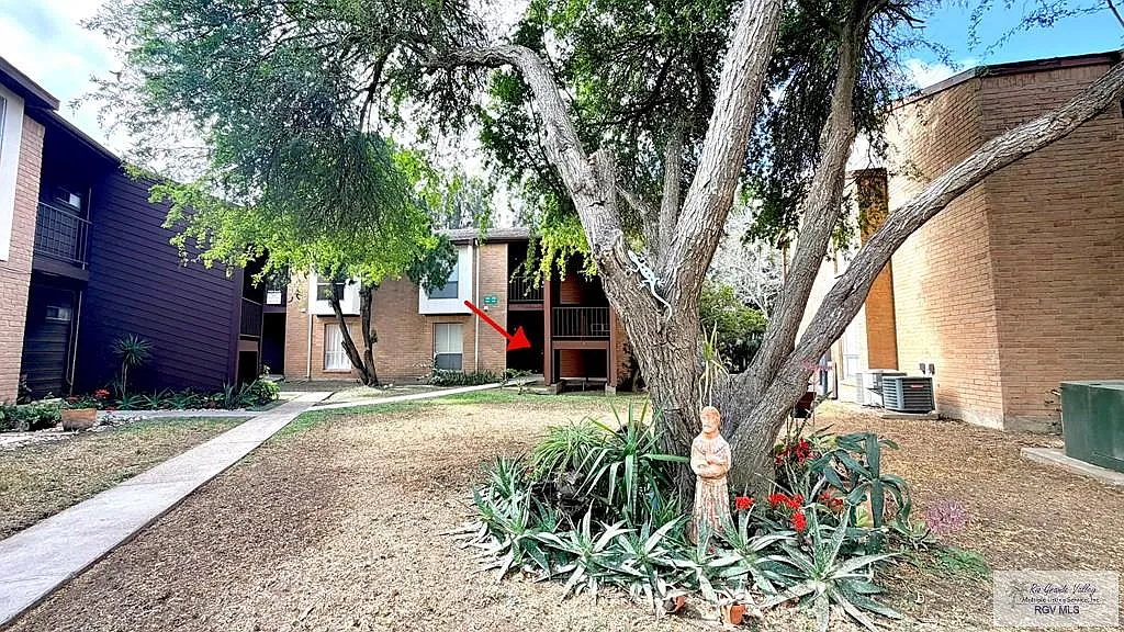 2 bed, 2.0 bath, 1169 sqft, $2,000 — Photo 2