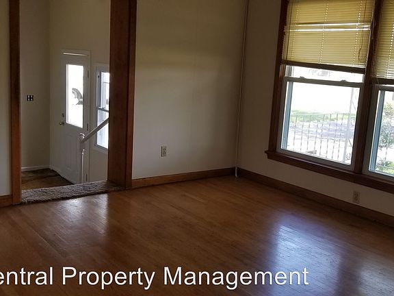3rd image of 105 Lee St