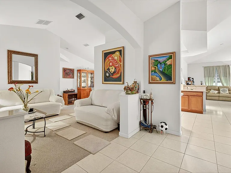 1058 SW Locke Ave — Photo 5