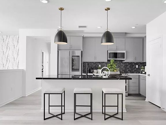 4th image of 707 Cara Ln