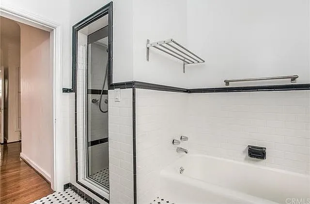 1125 S Hayworth Ave — Photo 8