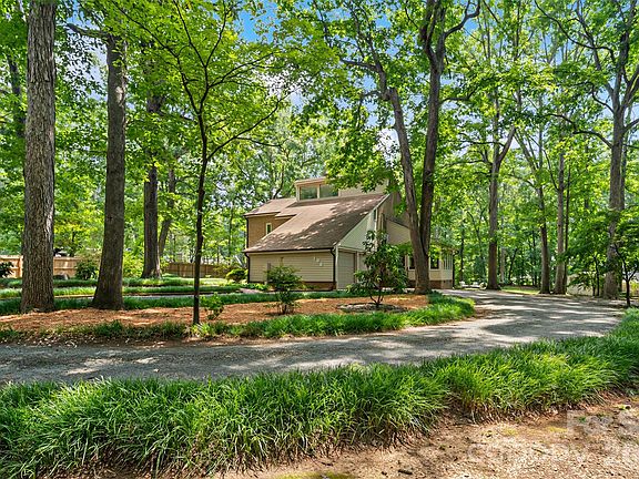 4th image of 106 Marianna Cir