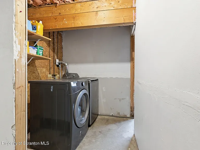1379 Winding Way — Photo 33