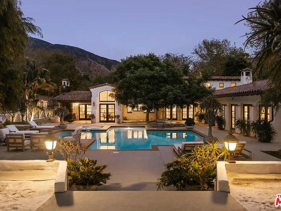 3211 Retreat Ct