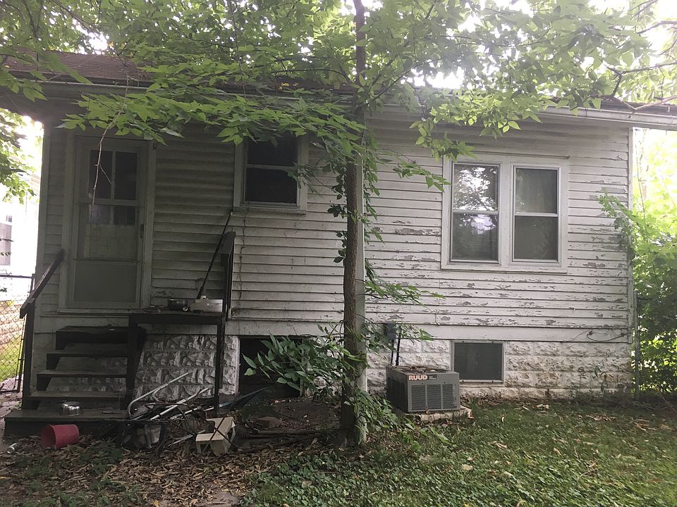 2nd image of 826 S 41st St