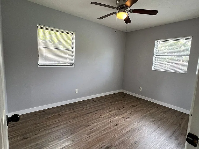 1221 Cypress Ln — Photo 13