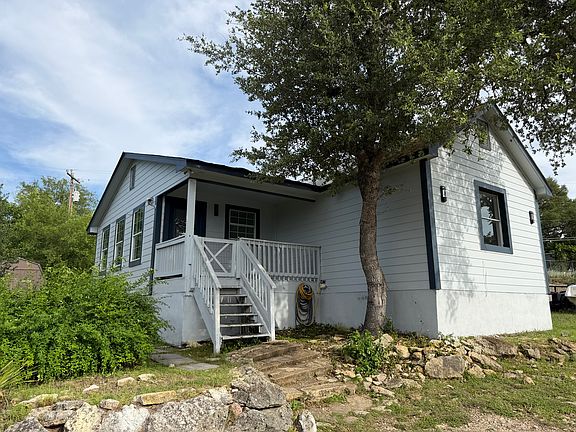 3rd image of 1219 Lakeside Dr E