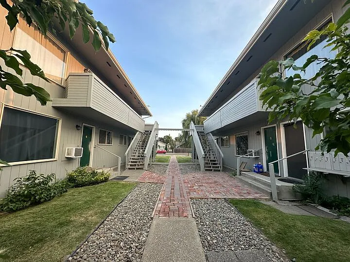 Building Photo - 409 W 13th Ave #7