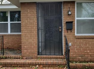 919 W Victory Dr, Savannah, GA 31405