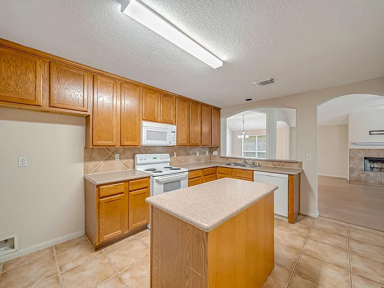 12810 Lake Shore Dr — Photo 10