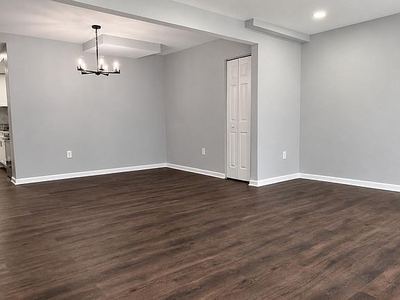 4th image of 2360 Sun Valley Cir Unit 2