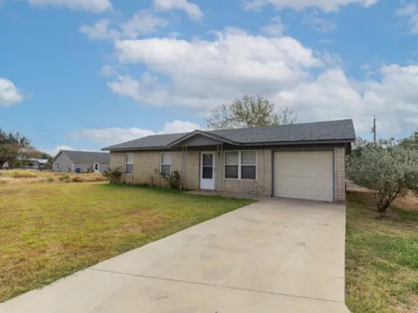 2832 County Road 1129, Pearsall, TX 78061