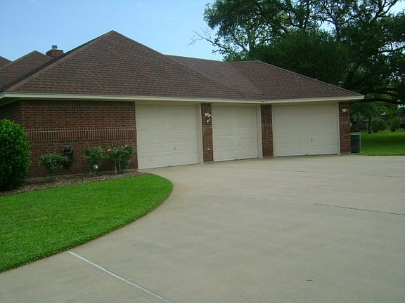 3rd image of 735 Timberline Dr