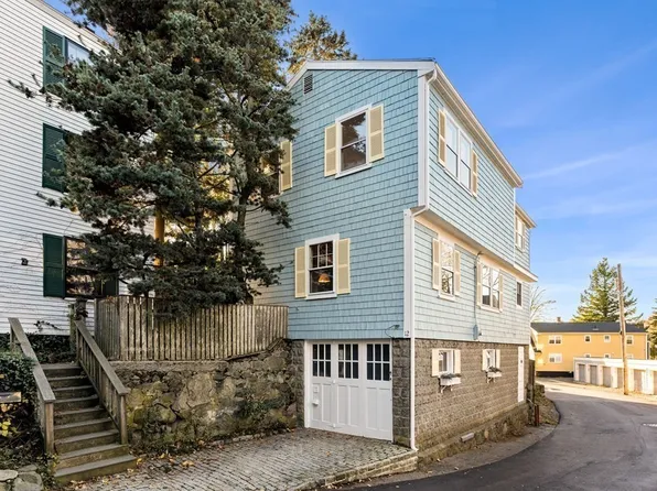 12 Bassett St, Marblehead, MA 01945