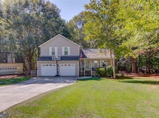 4992 Cliff Top Dr, Loganville, GA