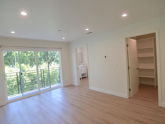 3rd image of 4510 Fulton Ave #4510