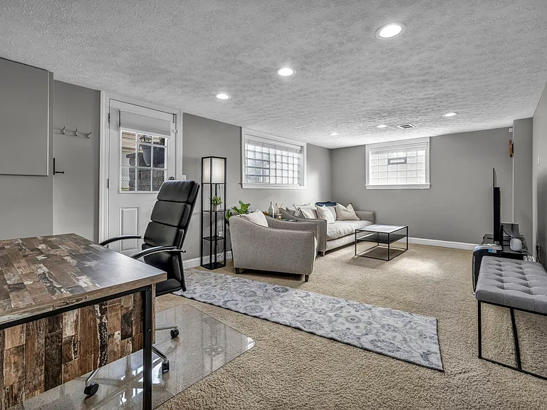 1237 Giesse Dr — Photo 32