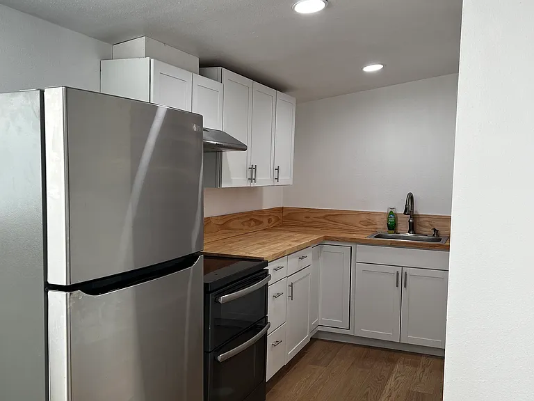 30 W Washington Ave #1B — Photo 4