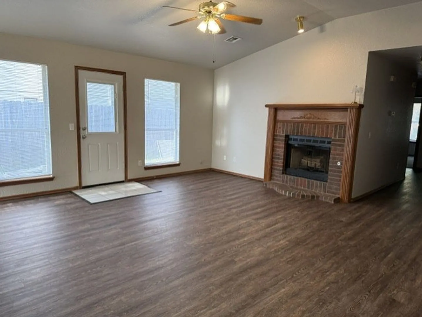 Newly remodeled 2 bedroom duplex — Photo 4