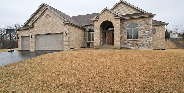 1st image of 740 Woodland Dr