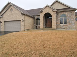 740 Woodland Dr, Antioch, IL