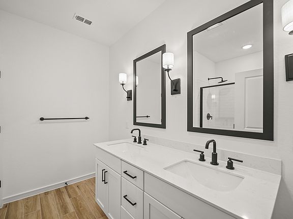 Freestanding vanity in primary bath