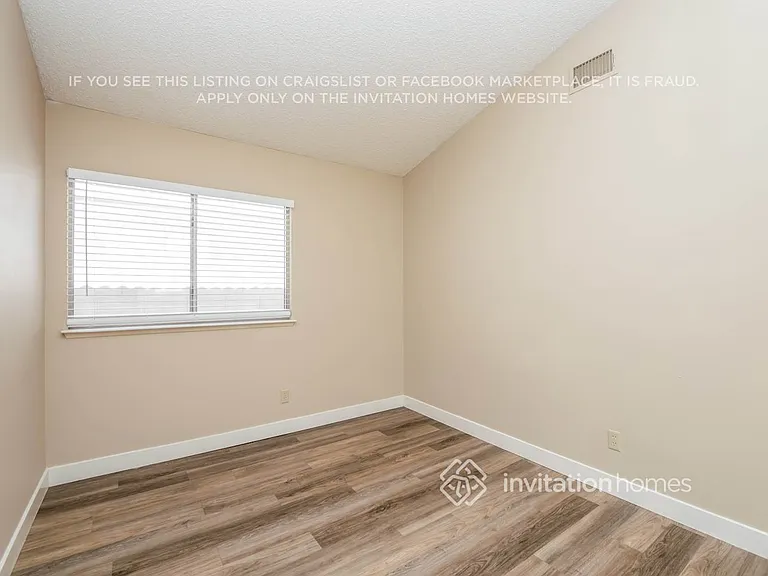 3213 Shoreheight St — Photo 10