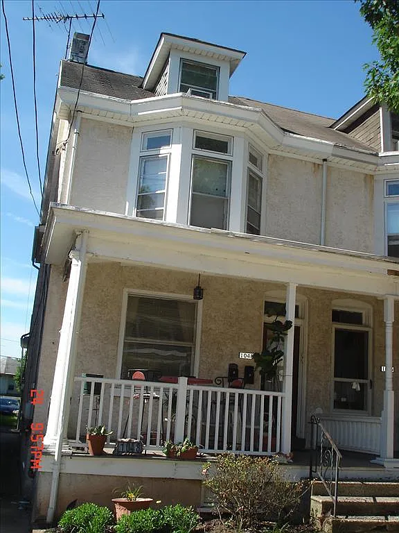 1048 Queen St photo 1