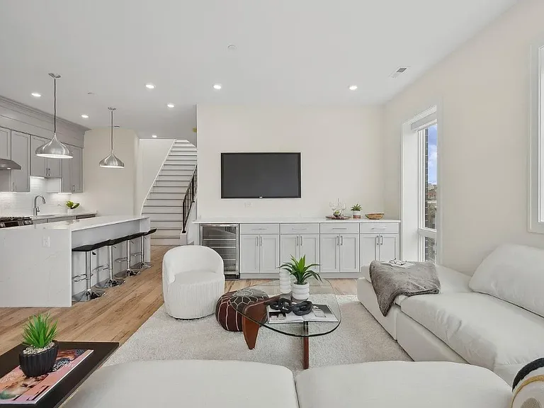 3615 N Wilton Ave #PENTHOUSE — Photo 10