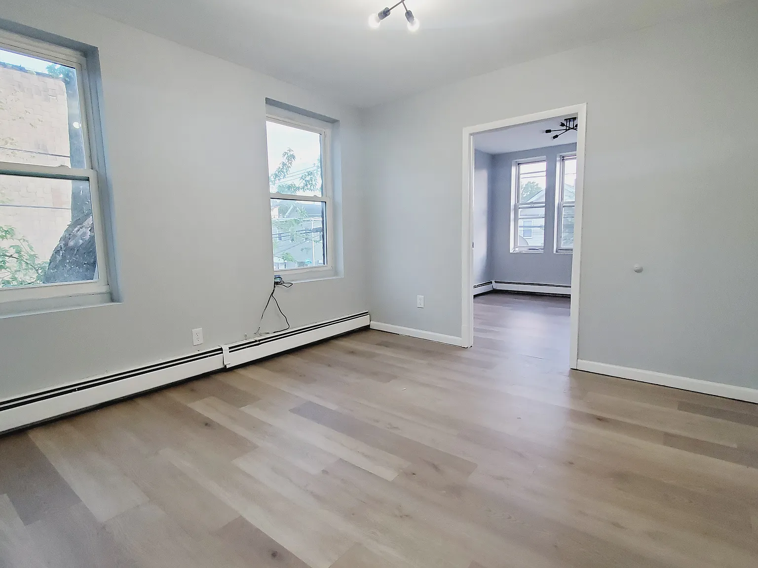 3 bed, 1000 sqft, $2,500 — Photo 3