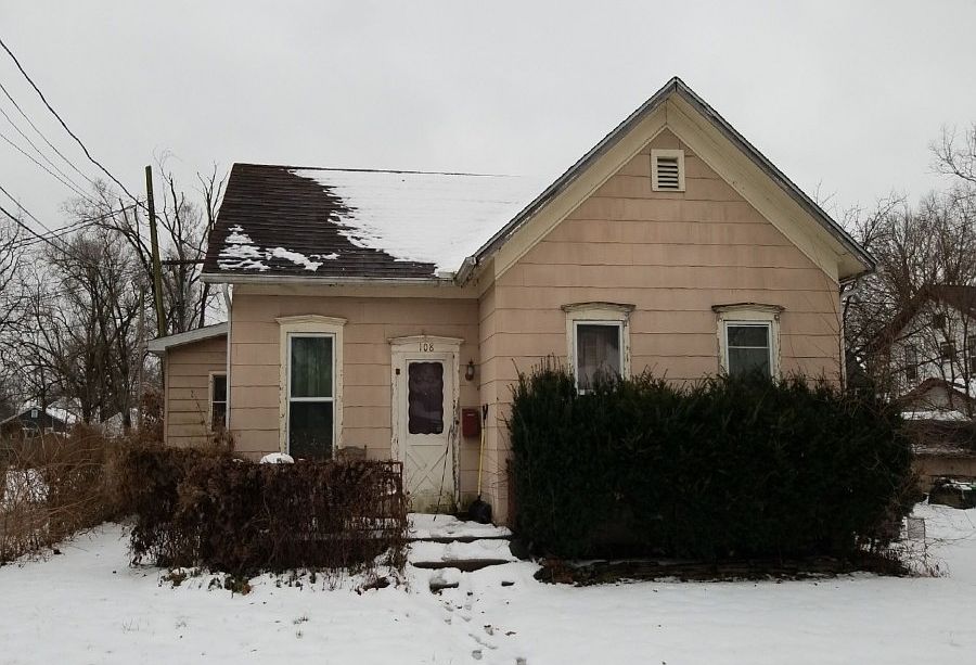 1st image of 108 W Douglas St