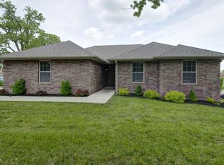 3320 E Beaumont Ct, Springfield, MO 65804