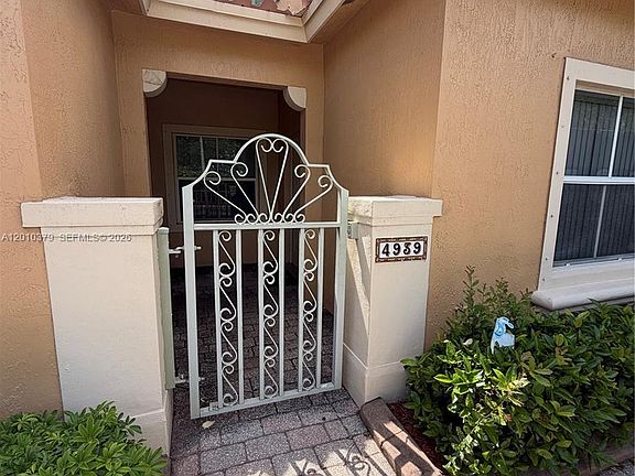 4th image of 4939 N Harbor Isles Dr #106