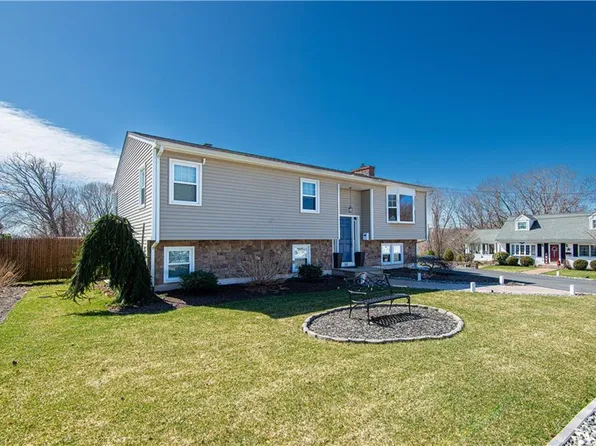 58 Schofield St, West Warwick, RI 02893